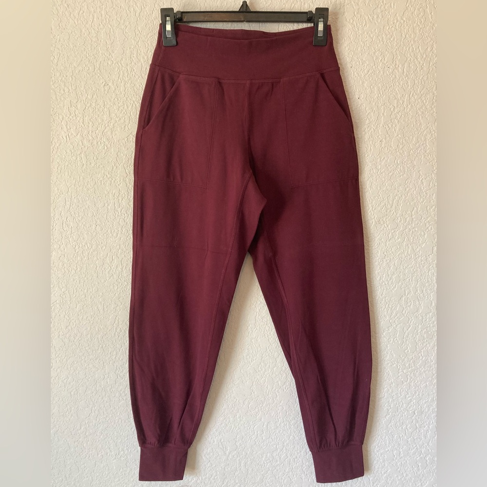 Lululemon maroon joggers size 6